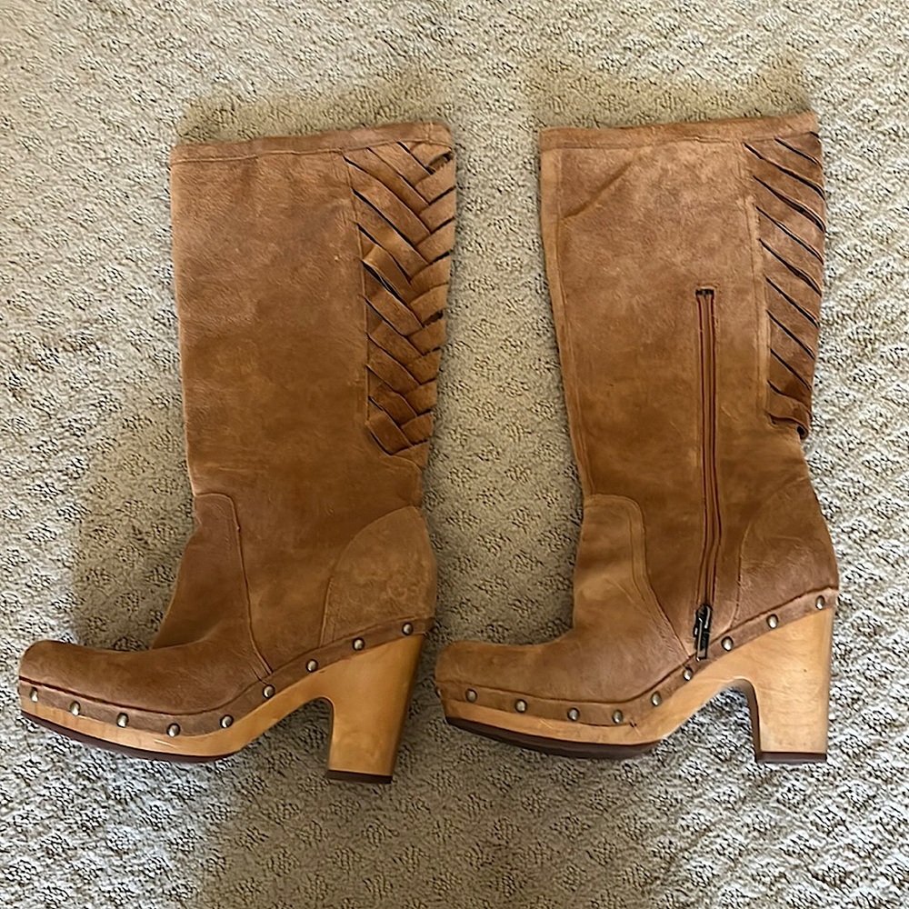 UGG Rumer Tall Wooden Heel Leather Boots In Chestnut - Size 8